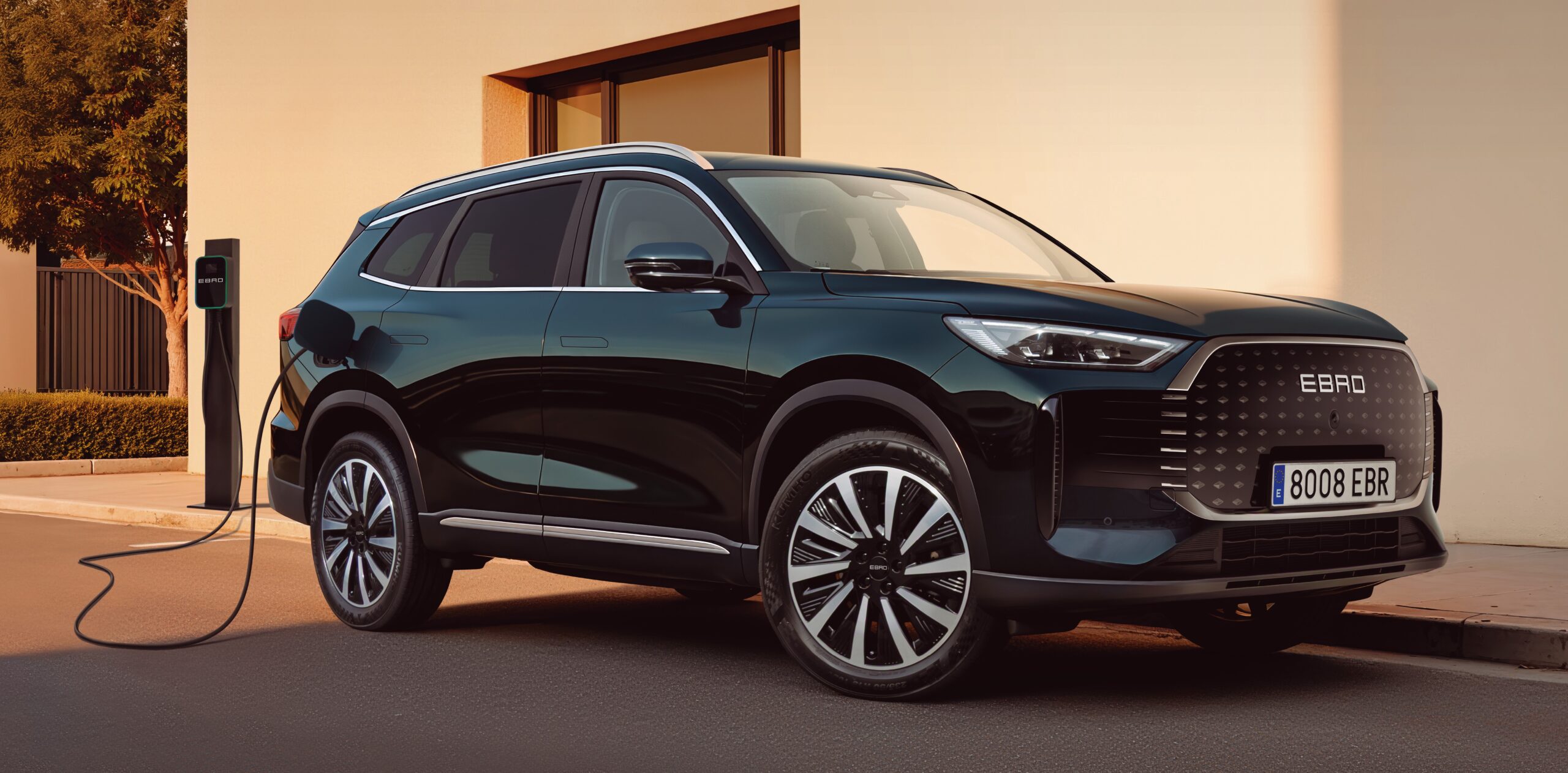 Nuevo EBRO s800 Híbrido Enchufable en Urumea Motor